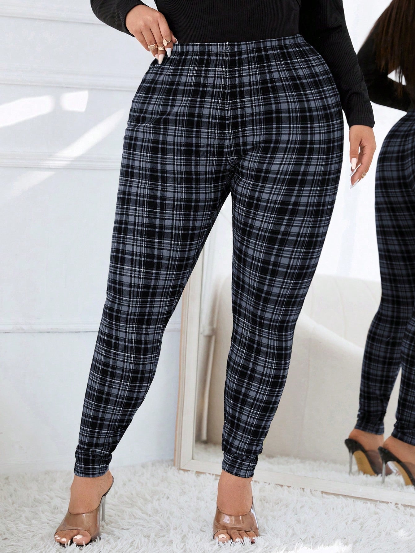 Essnce Plus Size Women's Checkered Stretchy Skinny Leggings