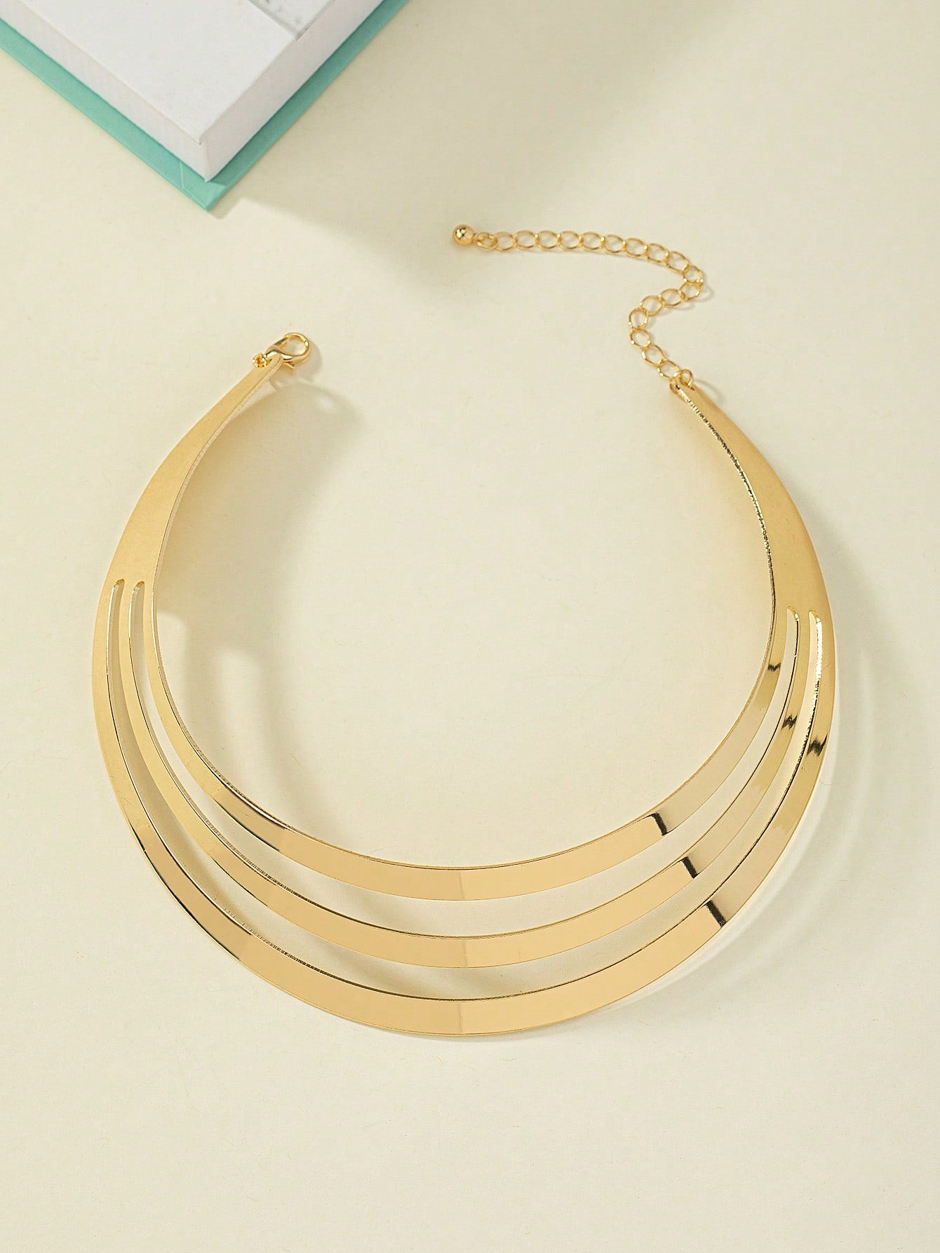 Hollow Out Cuff Choker