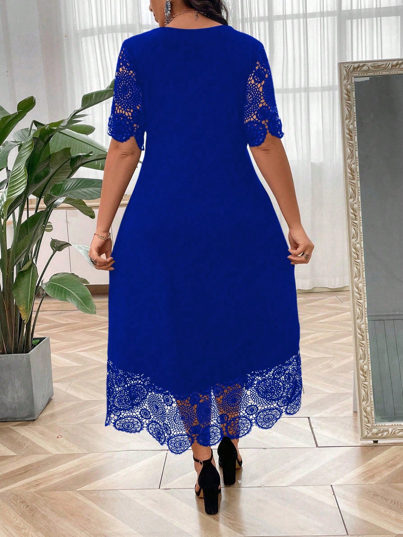 Plus Size Women's Elegant V-Neck Short Sleeve Long Contrast Lace Dress With Scallop Trim Hemline For Summer