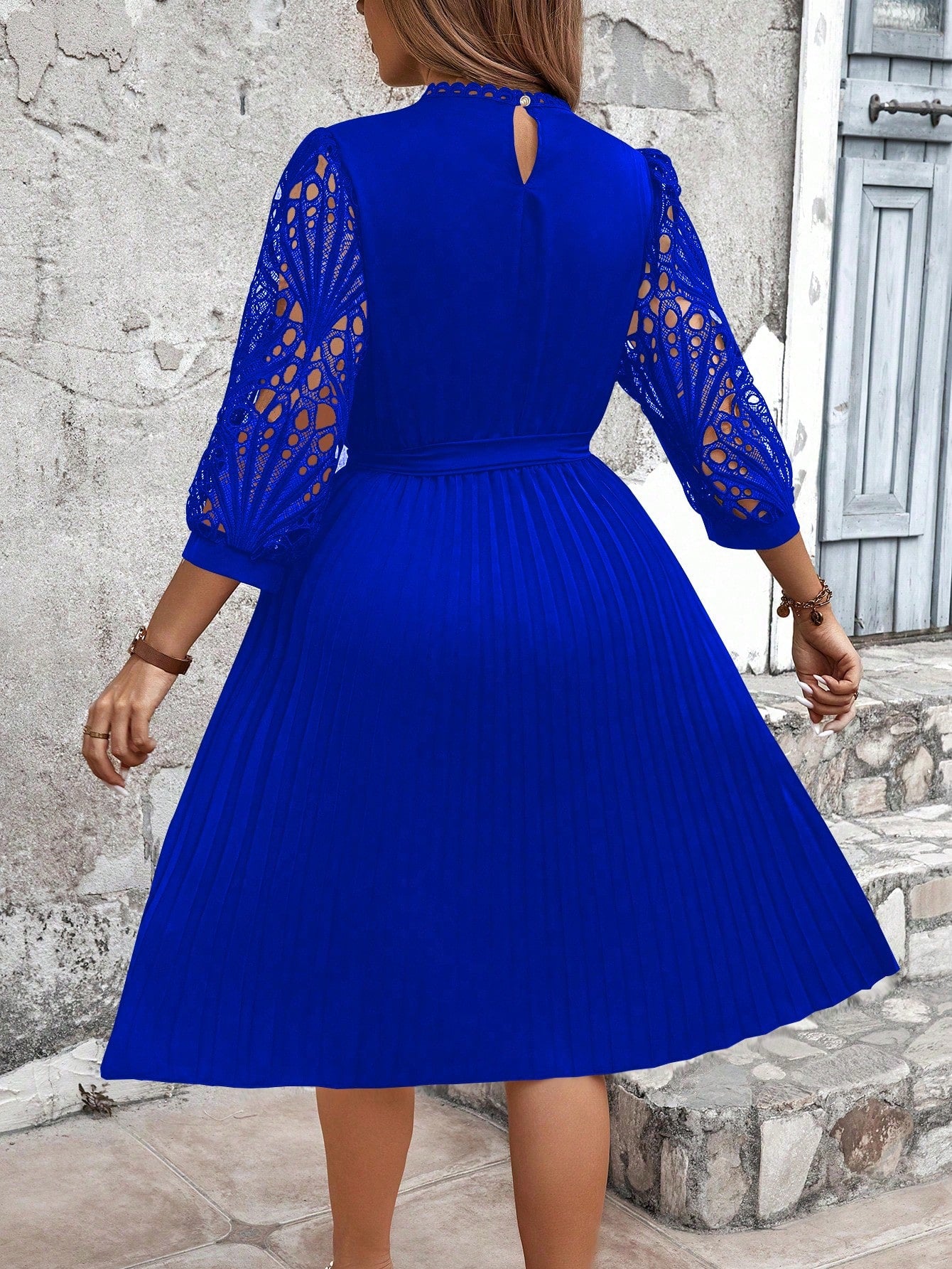Plus Size Blue Pleated Dress With Round Neck, Tie Waist And Hollow-Out Lace Design