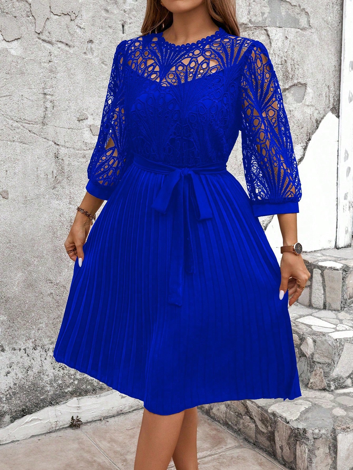 Plus Size Blue Pleated Dress With Round Neck, Tie Waist And Hollow-Out Lace Design