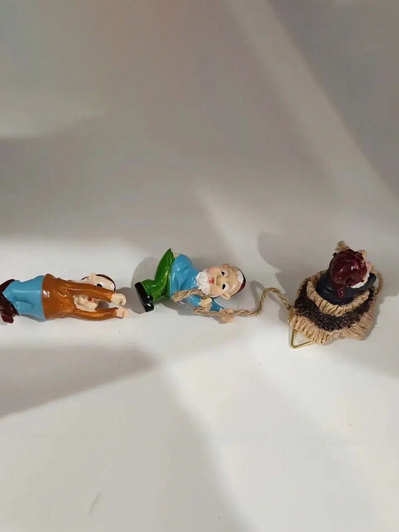 3pcs/Set Climbing Dwarf Hugger Statues, Miniature Climber Figurine Decor, Whimsical Tree Hugger Old Men, Embracing Tree Garden Decor