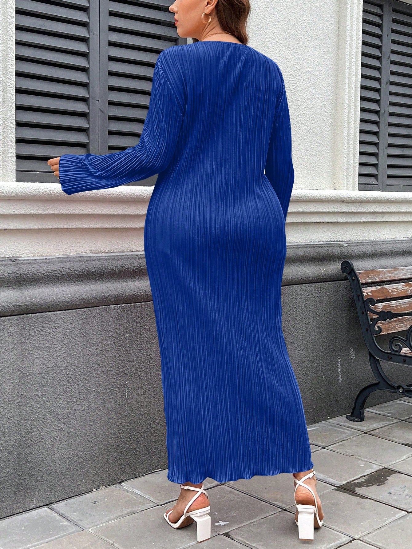 Essnce Plus Size Ruched Round Neck Loose Straight Dress