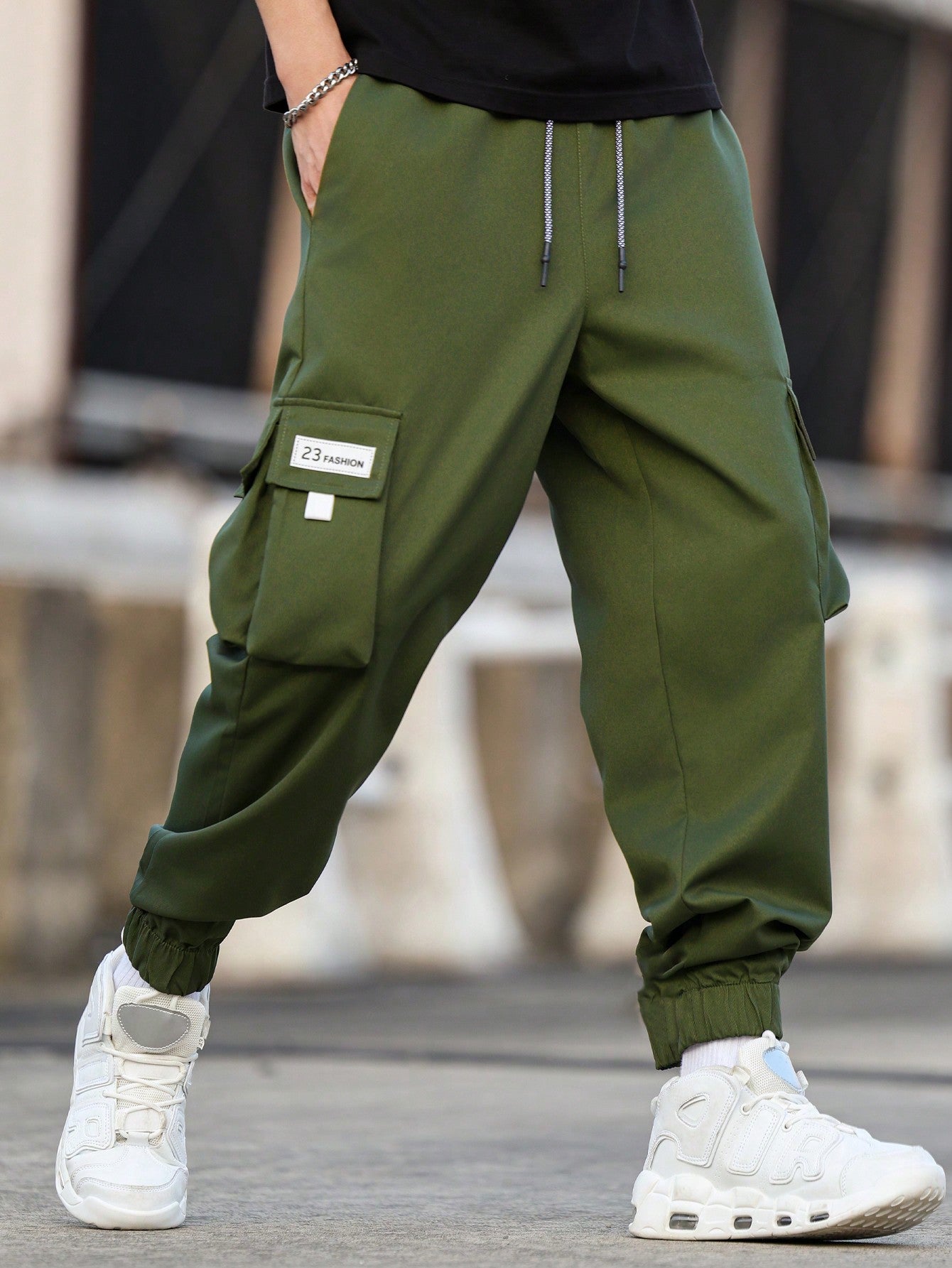 Manfinity Homme Loose Fit Men Plus Size Cargo Pants With Letter Patches, Flap Pockets, Side Drawstring Waist