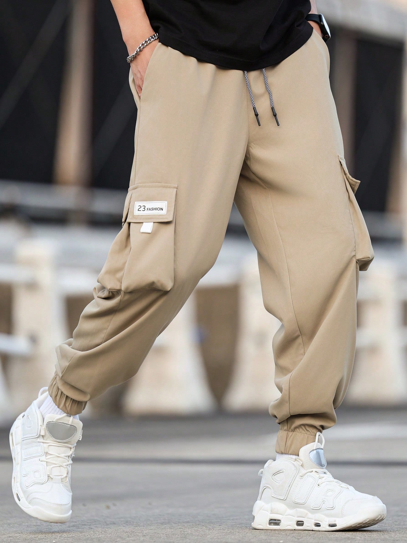 Manfinity Homme Loose Fit Men Plus Size Cargo Pants With Letter Patches, Flap Pockets, Side Drawstring Waist