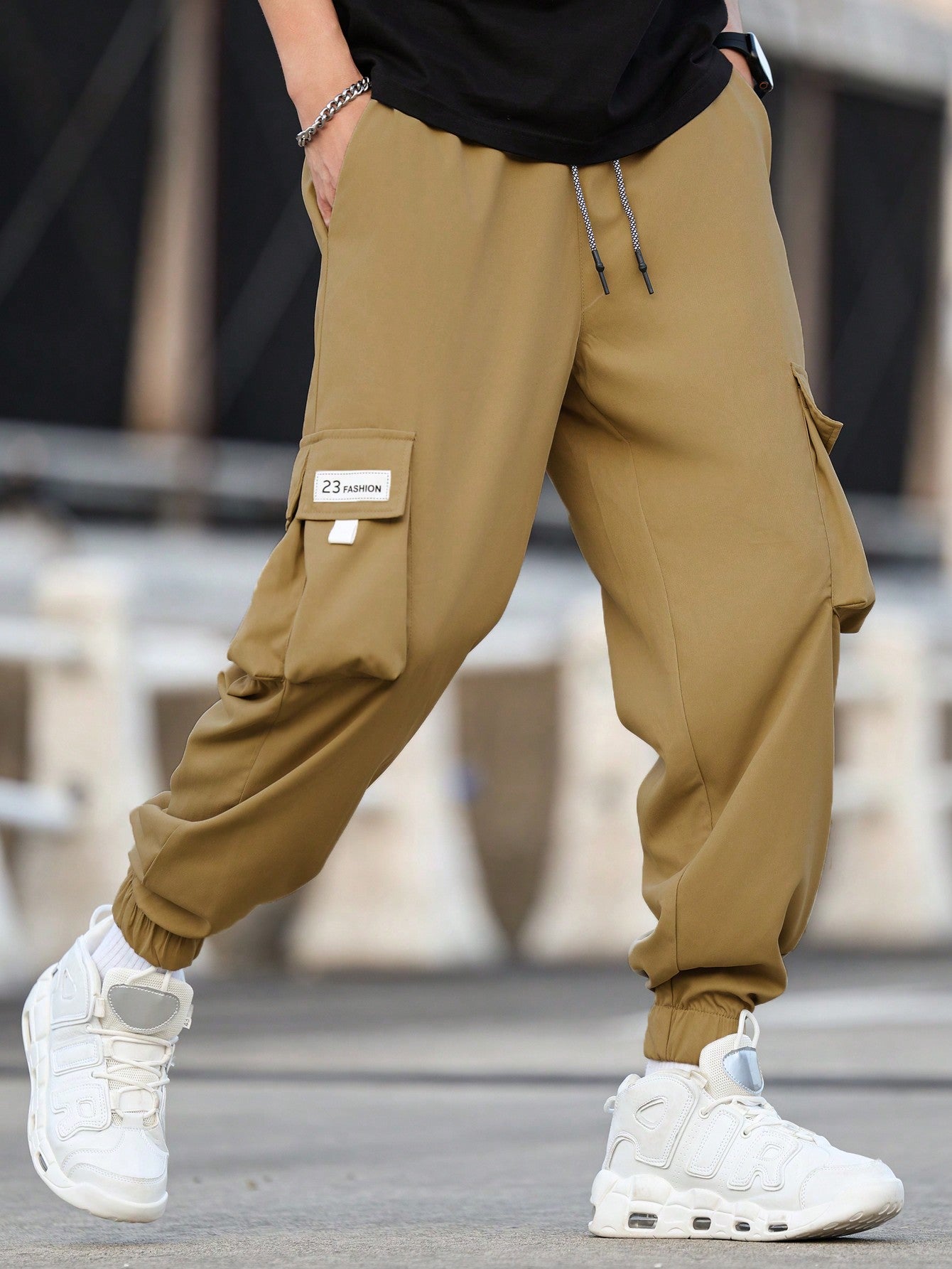 Manfinity Homme Loose Fit Men Plus Size Cargo Pants With Letter Patches, Flap Pockets, Side Drawstring Waist