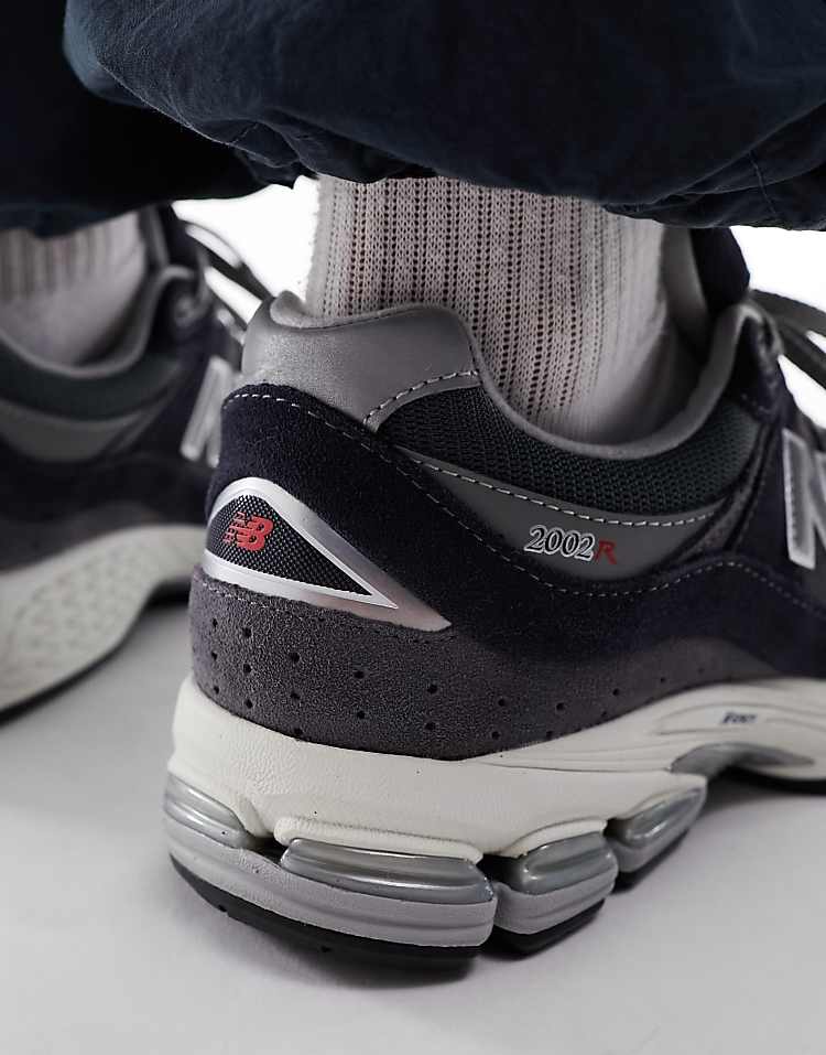 New Balance 2002 sneakers in green multi
