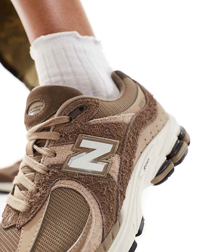 New Balance 2002 sneakers in green multi