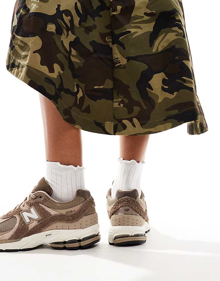 New Balance 2002 sneakers in green multi