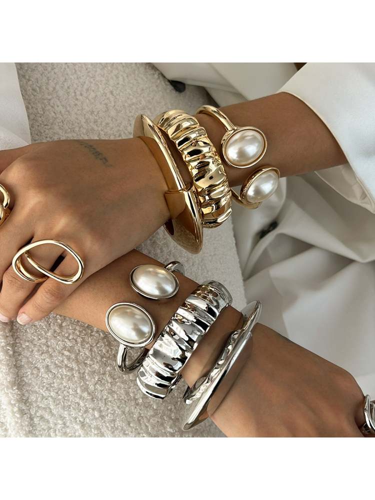 Luxurious Irregular Faux Pearl Metallic Bracelet