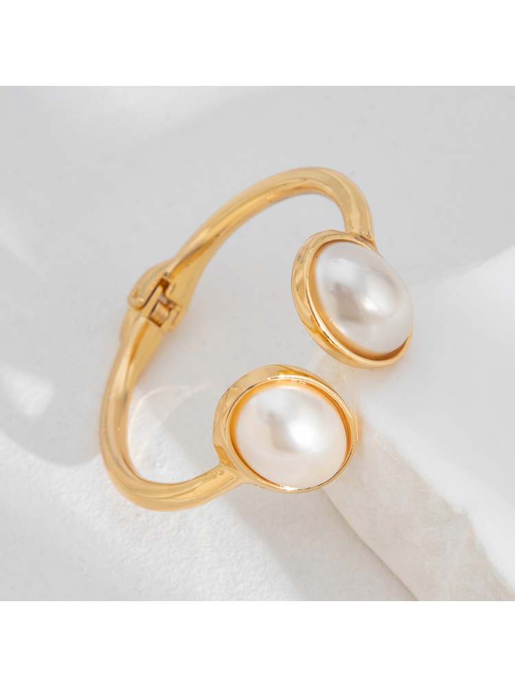 Luxurious Irregular Faux Pearl Metallic Bracelet