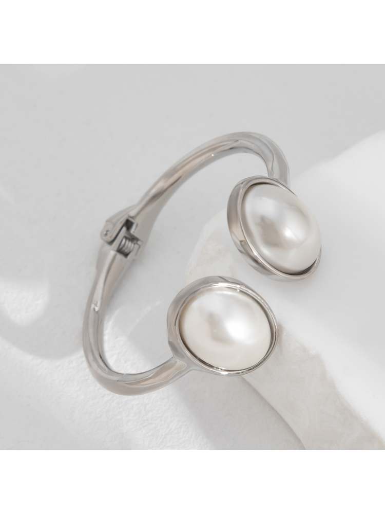 Luxurious Irregular Faux Pearl Metallic Bracelet